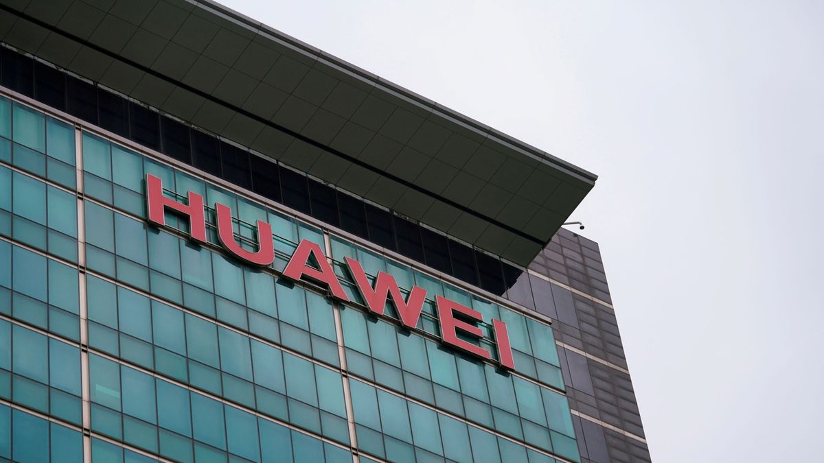 Operátoři v USA musejí začít odstraňovat zařízení čínské Huawei